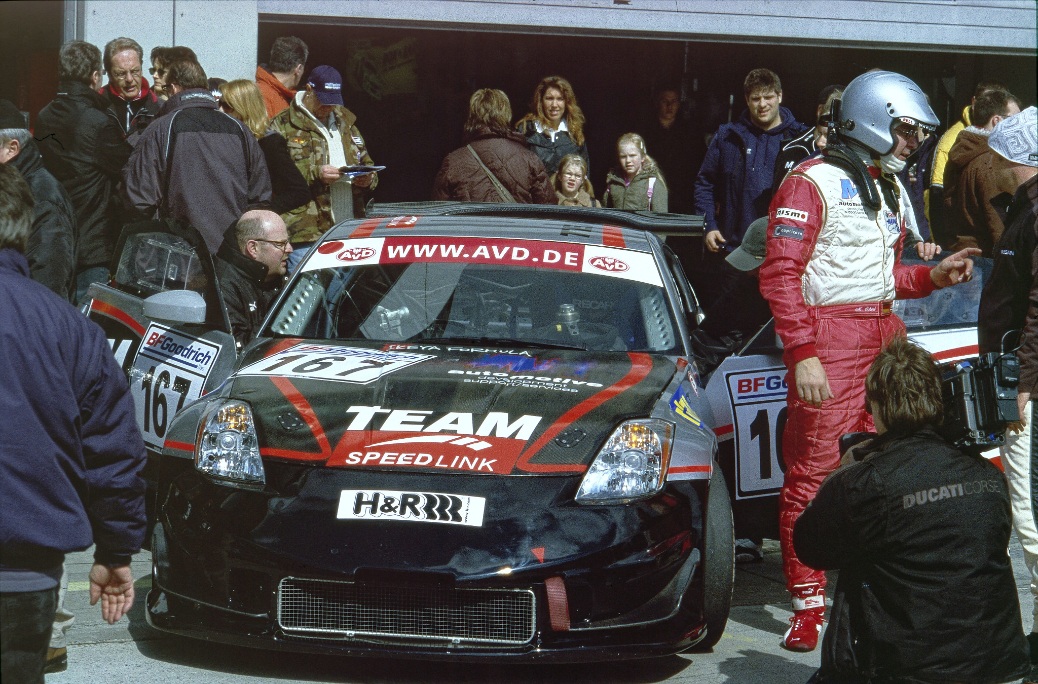 Nissan 350Z von 2008 in der Boxengasse