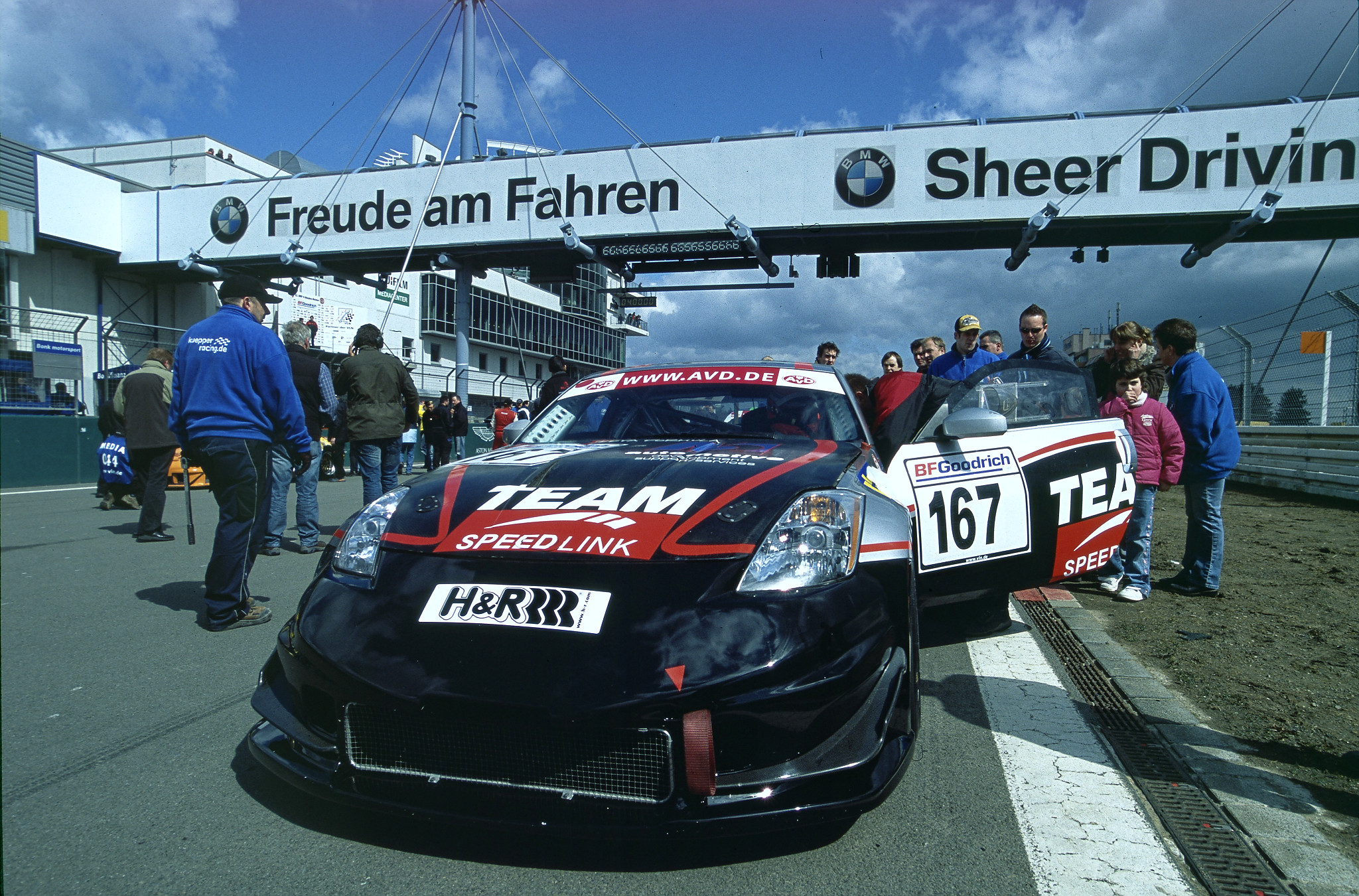 Nissan 350Z von 2008 in der Startaufstellung von vorn