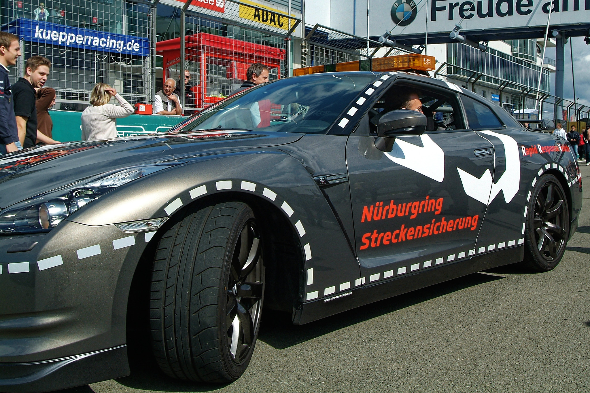 Das Streckeneinsatzfahrzeug Nissan GT-R von 2009